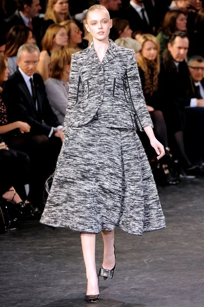 Look 29
